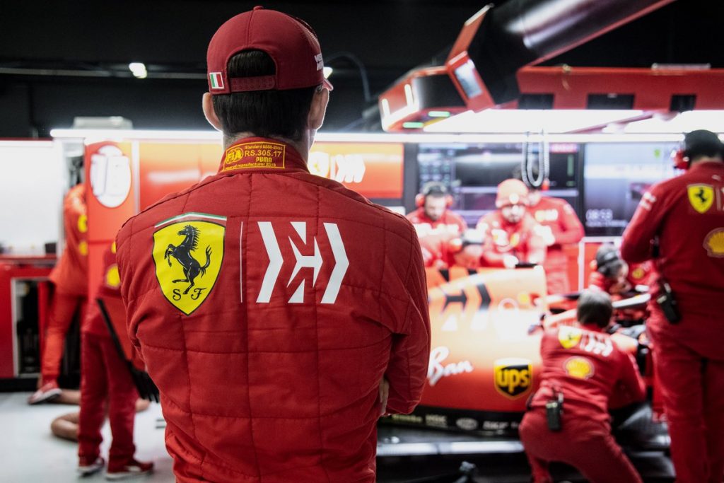 Last car is on the grid: Ferrari