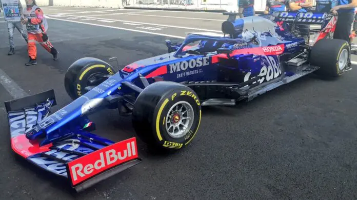 Toro Rosso apre il cofano motore