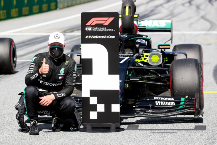 Bottas e Hamilton in coro: 