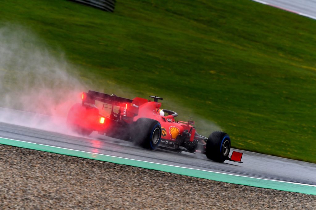 Vettel rema contro la SF1000 